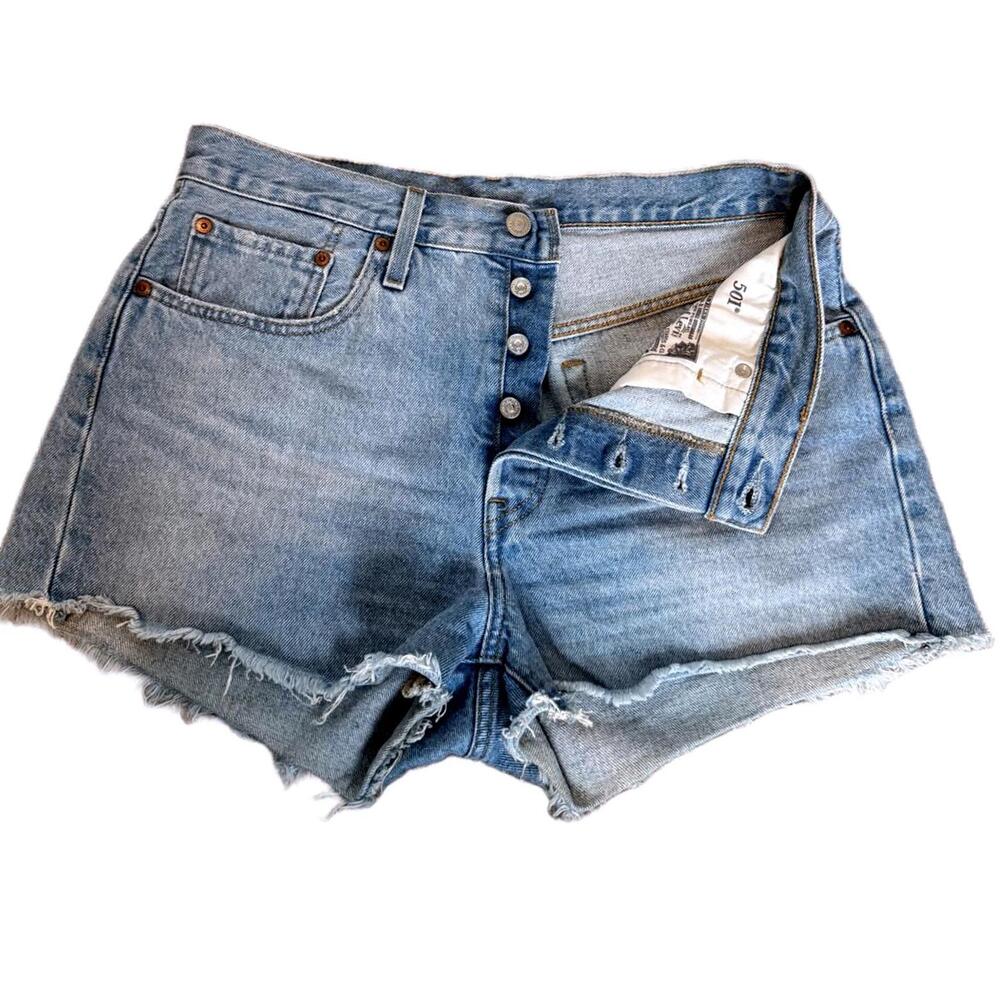 Vintage Levis  High-Waisted Distressed Denim‎ Shorts
